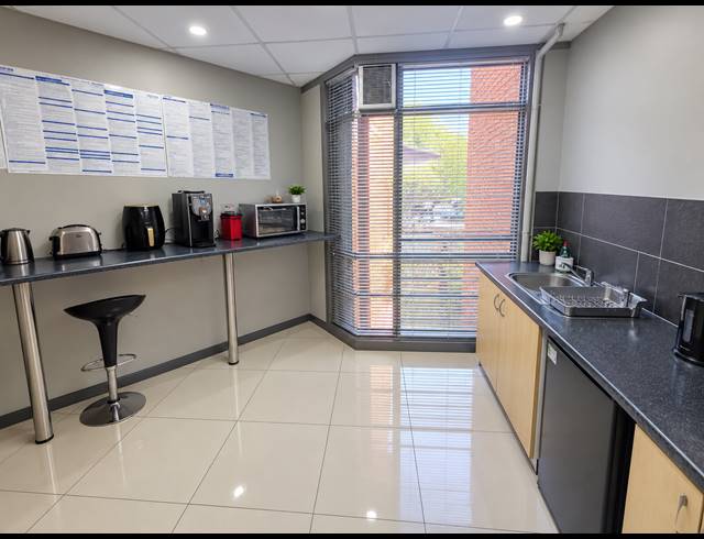 270M² OFFICE TO LET IN WOODMEAD